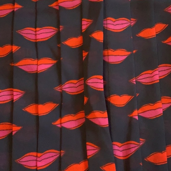 HALOGEN NORDSTROM Women’s Lips Kiss Pattern Cap Sleeve Pleated Dress Size 14p - Picture 4 of 6